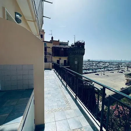 Newhouse Victoria - Sea View Apartment *